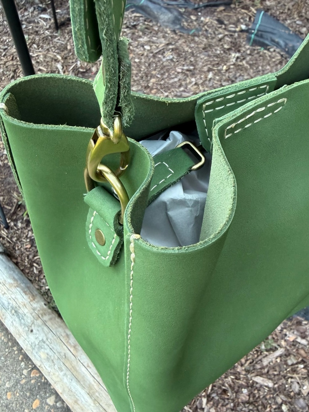 PORTLAND LEATHER BUTTERFLY BUCKET BAG IN SUCCULENT
